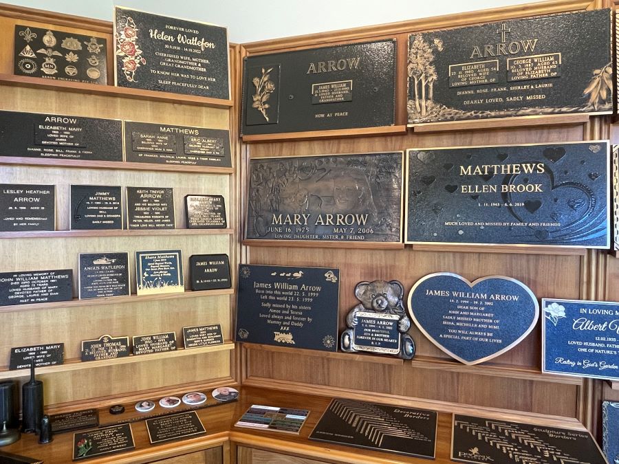Plaques.jpg