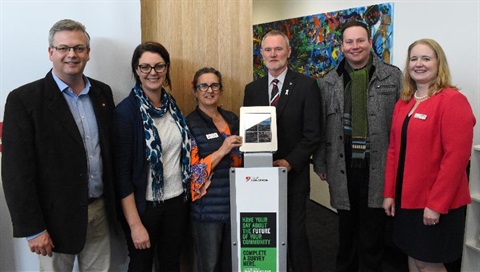 Alderman Simon Wood, Project Officer Nicole Lucas, Denise Delphin Northern Suburbs Community Centre, Mayor Albert van Zetten, Alderman Danny Gibson, Development Service Director Leanne Hurst 